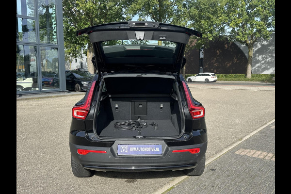 Volvo XC40 Recharge Plus 70 kWh VAN: € 32.900- VOOR: € 30.877,- UW HERFSTVOORDEEL: € 2.023-| SOH 92%|  ADAPTIVE CRUISE| ELEK. ACHTERKLEP| STOEL + STUURVERWARMING| DODE HOEK SENSOR|