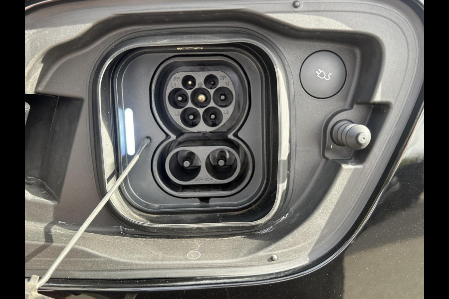 Volvo XC40 Recharge Plus 70 kWh VAN: € 32.900- VOOR: € 30.877,- UW HERFSTVOORDEEL: € 2.023-| SOH 92%|  ADAPTIVE CRUISE| ELEK. ACHTERKLEP| STOEL + STUURVERWARMING| DODE HOEK SENSOR|