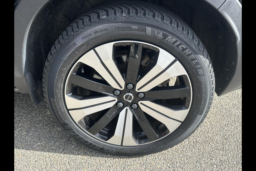 Volvo XC40 Recharge Plus 70 kWh VAN: € 32.900- VOOR: € 30.877,- UW HERFSTVOORDEEL: € 2.023-| SOH 92%|  ADAPTIVE CRUISE| ELEK. ACHTERKLEP| STOEL + STUURVERWARMING| DODE HOEK SENSOR|