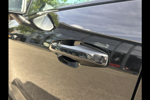Volvo XC40 Recharge Plus 70 kWh VAN: € 32.900- VOOR: € 30.877,- UW HERFSTVOORDEEL: € 2.023-| SOH 92%|  ADAPTIVE CRUISE| ELEK. ACHTERKLEP| STOEL + STUURVERWARMING| DODE HOEK SENSOR|