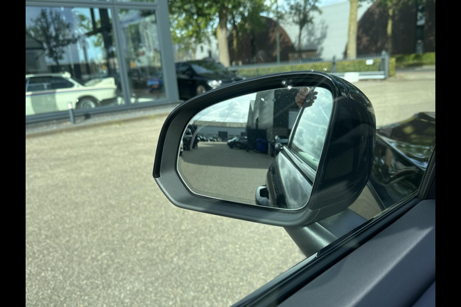 Volvo XC40 Recharge Plus 70 kWh VAN: € 32.900- VOOR: € 30.877,- UW HERFSTVOORDEEL: € 2.023-| SOH 92%|  ADAPTIVE CRUISE| ELEK. ACHTERKLEP| STOEL + STUURVERWARMING| DODE HOEK SENSOR|