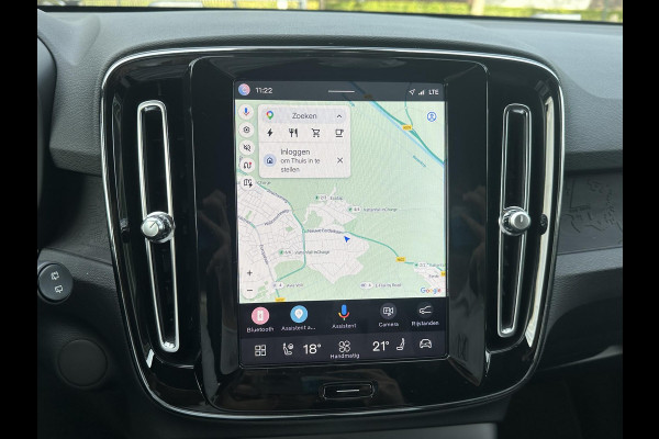 Volvo XC40 Recharge Plus 70 kWh VAN: € 32.900- VOOR: € 30.877,- UW HERFSTVOORDEEL: € 2.023-| SOH 92%|  ADAPTIVE CRUISE| ELEK. ACHTERKLEP| STOEL + STUURVERWARMING| DODE HOEK SENSOR|