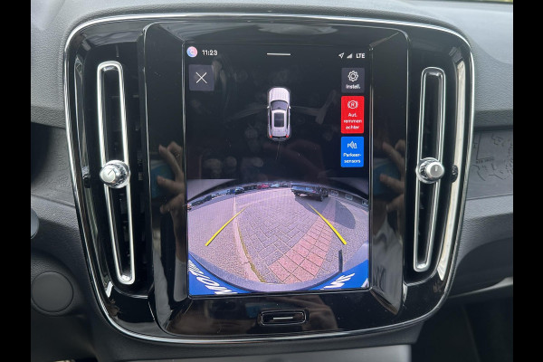 Volvo XC40 Recharge Plus 70 kWh VAN: € 32.900- VOOR: € 30.877,- UW HERFSTVOORDEEL: € 2.023-| SOH 92%|  ADAPTIVE CRUISE| ELEK. ACHTERKLEP| STOEL + STUURVERWARMING| DODE HOEK SENSOR|