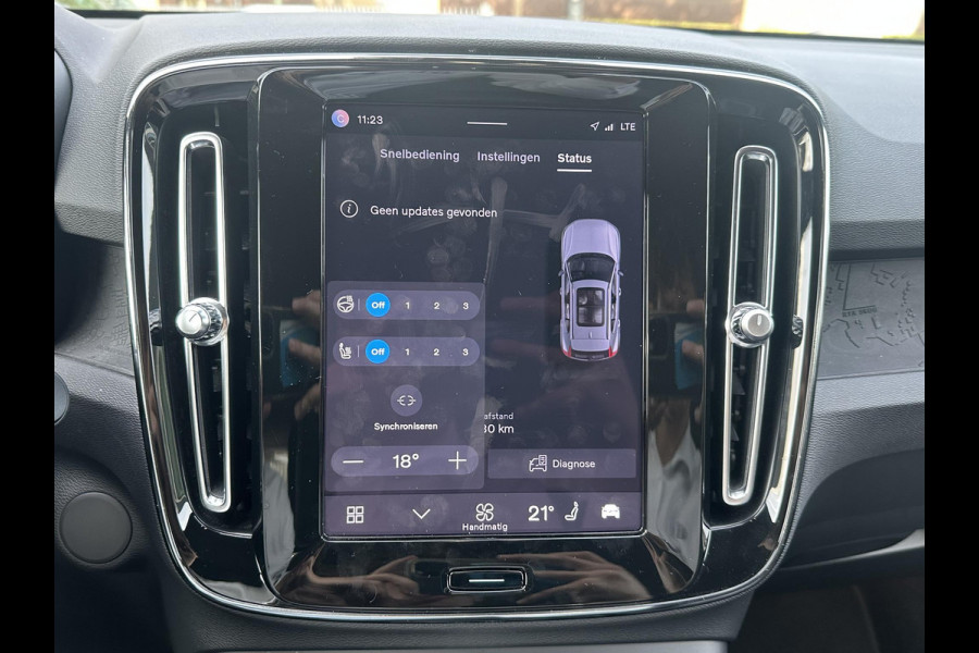 Volvo XC40 Recharge Plus 70 kWh VAN: € 32.900- VOOR: € 30.877,- UW HERFSTVOORDEEL: € 2.023-| SOH 92%|  ADAPTIVE CRUISE| ELEK. ACHTERKLEP| STOEL + STUURVERWARMING| DODE HOEK SENSOR|
