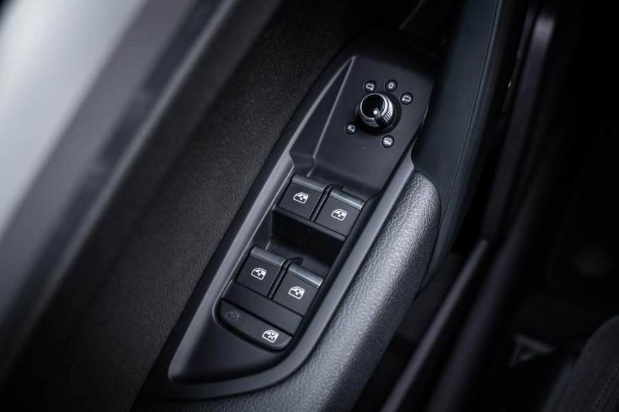 Audi Q5 50 TFSI e Quattro Pro Line | Luchtvering | Matrix LED | Inparkeersysteem | Drive select | Trekhaak | Navigatie | SoH 94% |