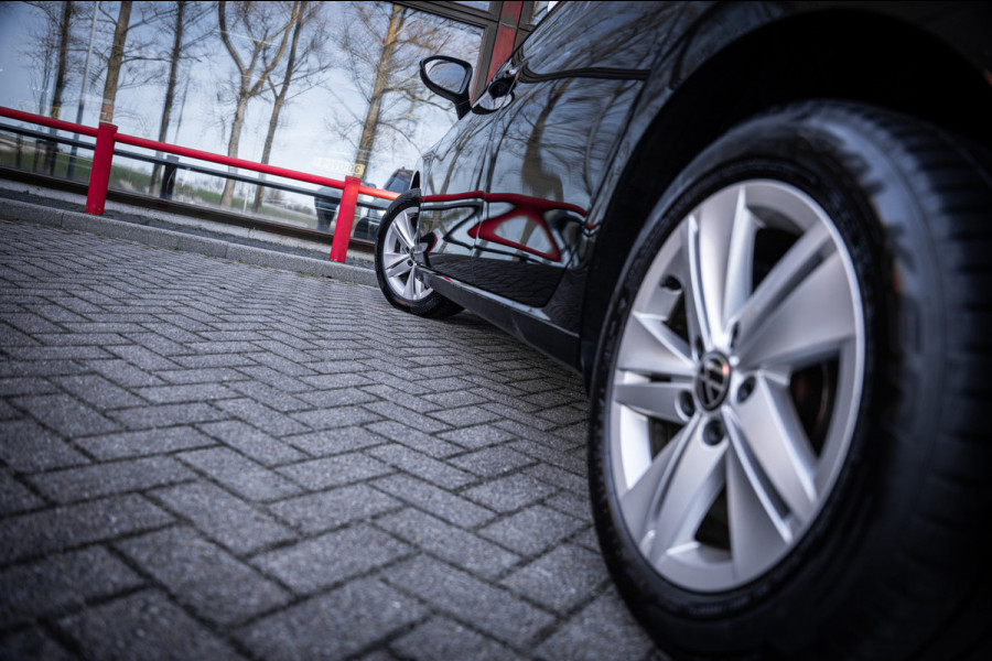 Volkswagen Golf Variant 1.5 eTSI Life Business | Automaat | navigatie | Adaptieve cruise control | App-Connect | camera |
