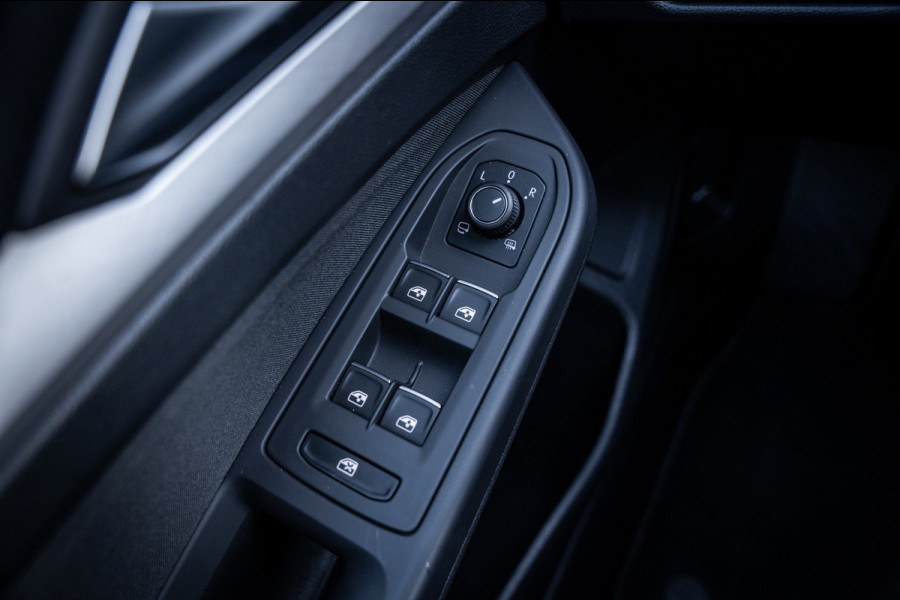Volkswagen Golf Variant 1.5 eTSI Life Business | Automaat | navigatie | Adaptieve cruise control | App-Connect | camera |