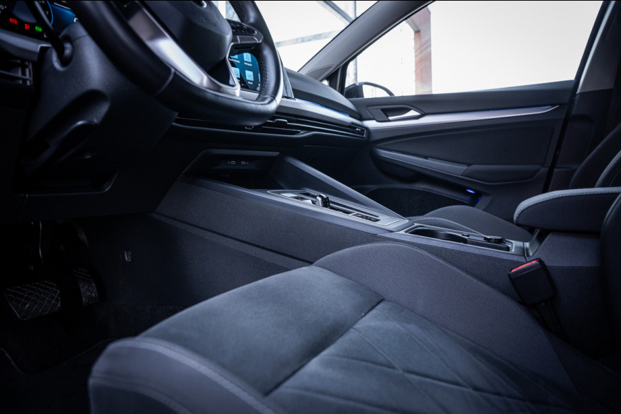 Volkswagen Golf Variant 1.5 eTSI Life Business | Automaat | navigatie | Adaptieve cruise control | App-Connect | camera |