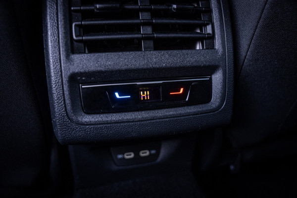 Volkswagen Golf Variant 1.5 eTSI Life Business | Automaat | navigatie | Adaptieve cruise control | App-Connect | camera |
