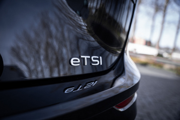 Volkswagen Golf Variant 1.5 eTSI Life Business | Automaat | navigatie | Adaptieve cruise control | App-Connect | camera |
