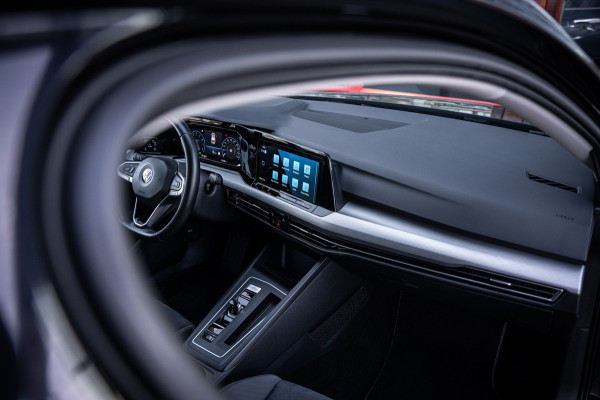 Volkswagen Golf Variant 1.5 eTSI Life Business | Automaat | navigatie | Adaptieve cruise control | App-Connect | camera |