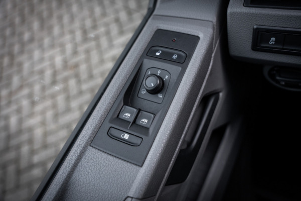 Volkswagen Transporter 2.0 TDI 150pk | L2 | Automaat | Stoelverwarming | Navigatie | Adaptieve cruise control |Carplay |
