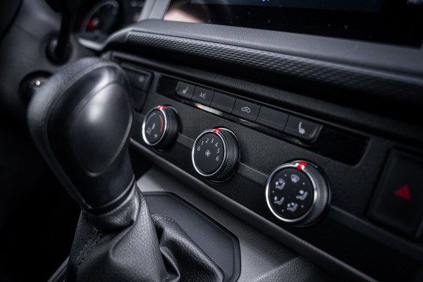 Volkswagen Transporter 2.0 TDI 150pk | L2 | Automaat | Stoelverwarming | Navigatie | Adaptieve cruise control |Carplay |
