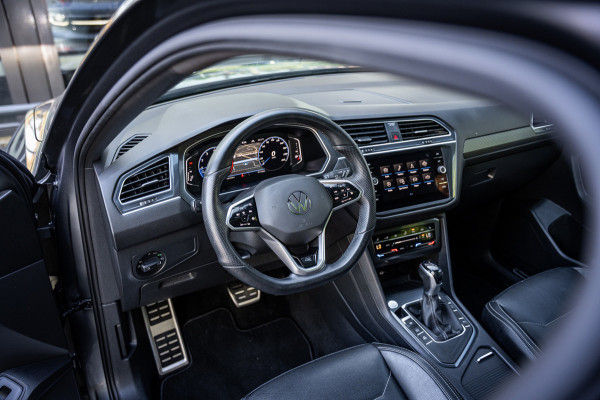 Volkswagen Tiguan Allspace 1.5 TSI R-Line Business+ | 7 persoons | Panoramadak | Leder | Trekhaak | Carplay | Stoel en stuurverw.|