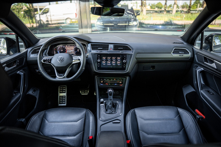 Volkswagen Tiguan Allspace 1.5 TSI R-Line Business+ | 7 persoons | Panoramadak | Leder | Trekhaak | Carplay | Stoel en stuurverw.|