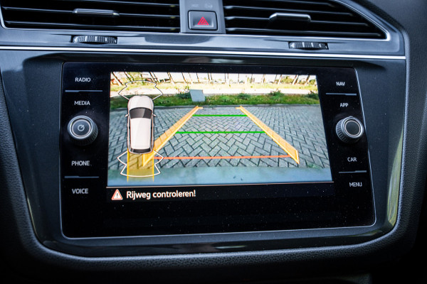 Volkswagen Tiguan Allspace 1.5 TSI R-Line Business+ | 7 persoons | Panoramadak | Leder | Trekhaak | Carplay | Stoel en stuurverw.|