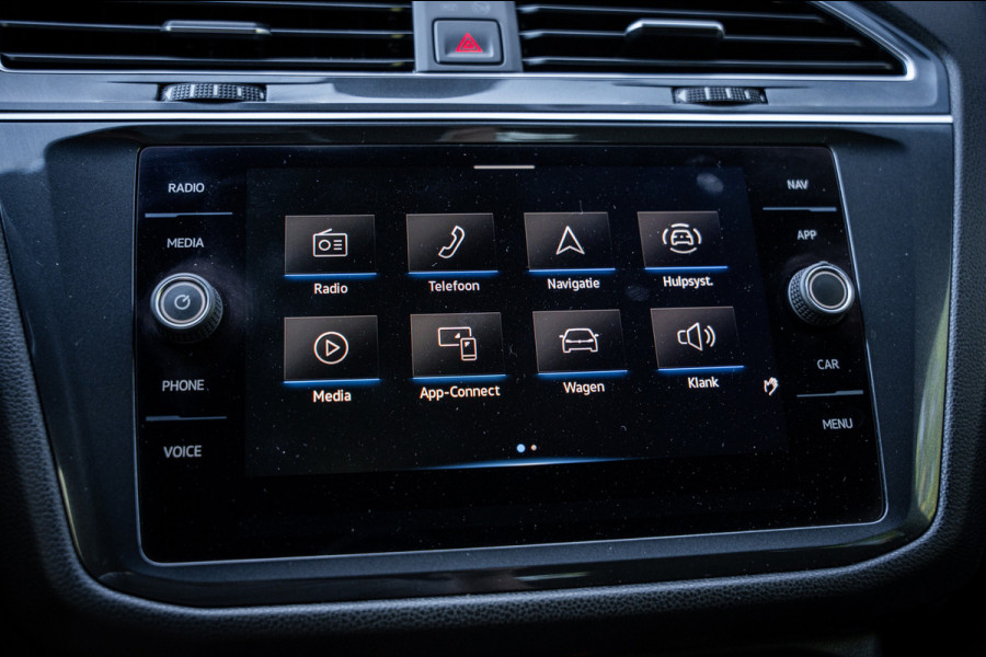 Volkswagen Tiguan Allspace 1.5 TSI R-Line Business+ | 7 persoons | Panoramadak | Leder | Trekhaak | Carplay | Stoel en stuurverw.|