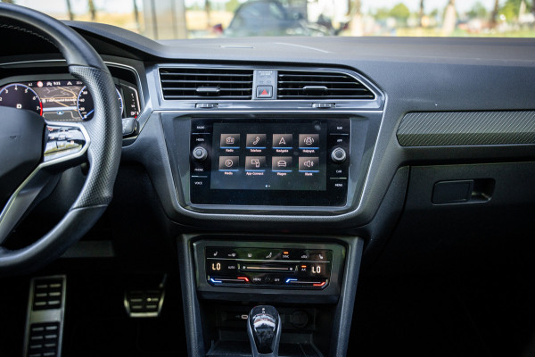 Volkswagen Tiguan Allspace 1.5 TSI R-Line Business+ | 7 persoons | Panoramadak | Leder | Trekhaak | Carplay | Stoel en stuurverw.|