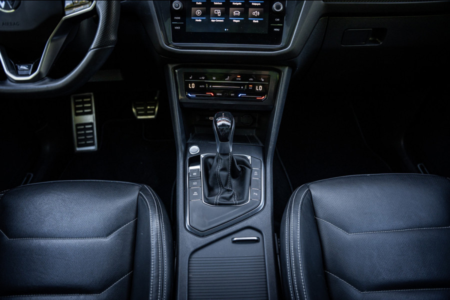 Volkswagen Tiguan Allspace 1.5 TSI R-Line Business+ | 7 persoons | Panoramadak | Leder | Trekhaak | Carplay | Stoel en stuurverw.|