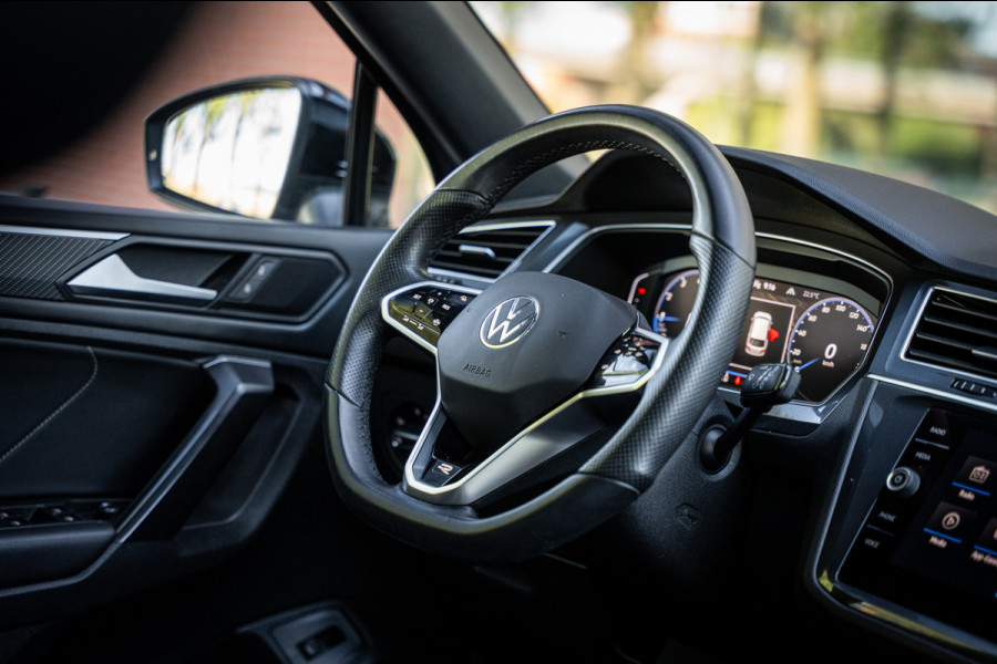 Volkswagen Tiguan Allspace 1.5 TSI R-Line Business+ | 7 persoons | Panoramadak | Leder | Trekhaak | Carplay | Stoel en stuurverw.|