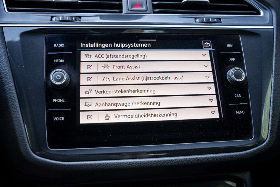 Volkswagen Tiguan Allspace 1.5 TSI R-Line Business+ | 7 persoons | Panoramadak | Leder | Trekhaak | Carplay | Stoel en stuurverw.|