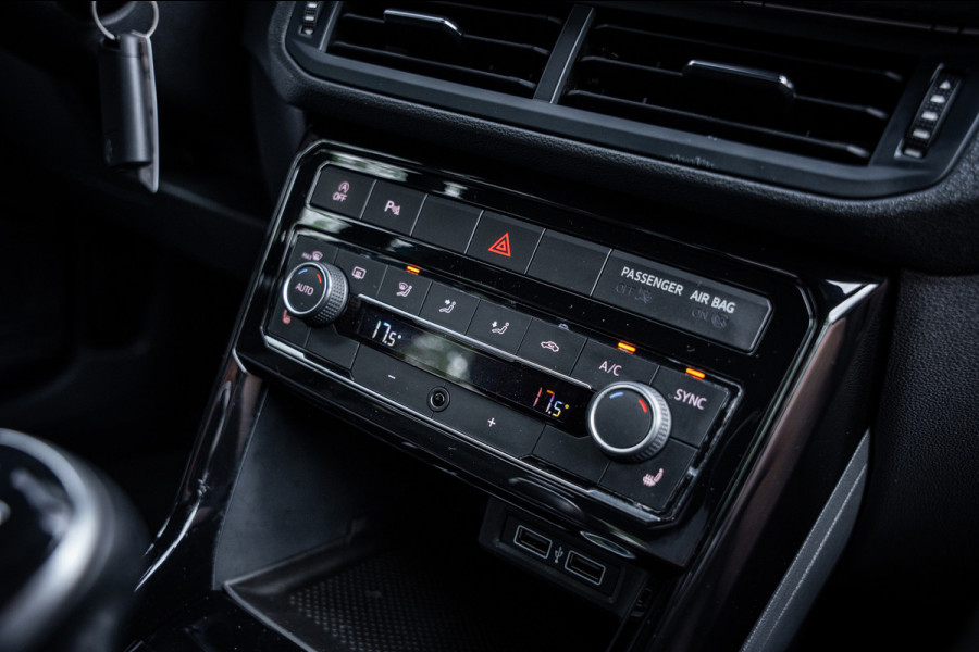 Volkswagen T-Cross 1.0 TSI 116pk R-line | LED | Carplay | Camera | Virtual cockpit | Navigatie | Adaptieve cruise |