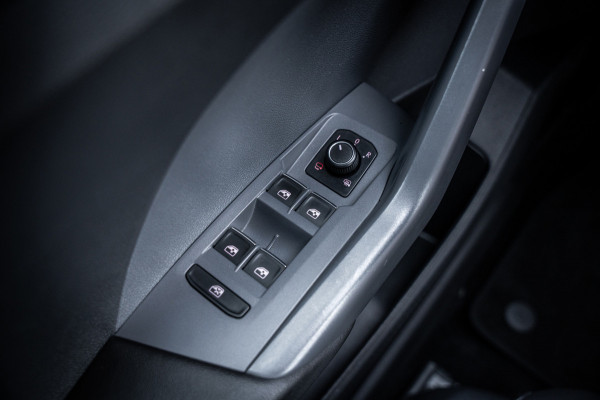 Volkswagen T-Cross 1.0 TSI 116pk R-line | LED | Carplay | Camera | Virtual cockpit | Navigatie | Adaptieve cruise |