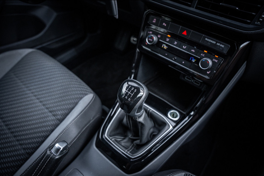Volkswagen T-Cross 1.0 TSI 116pk R-line | LED | Carplay | Camera | Virtual cockpit | Navigatie | Adaptieve cruise |