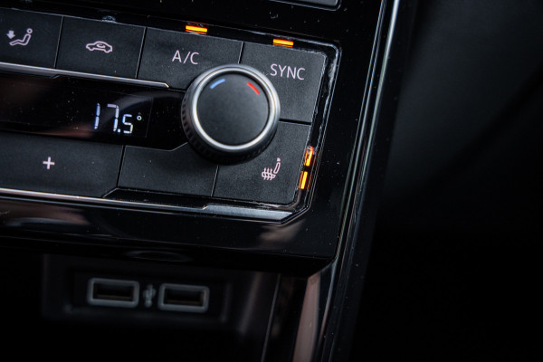 Volkswagen T-Cross 1.0 TSI 116pk R-line | LED | Carplay | Camera | Virtual cockpit | Navigatie | Adaptieve cruise |