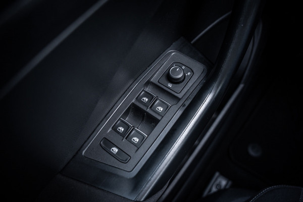 Volkswagen T-Roc 1.5 TSI Sport Autom. | Navi | PDC | Cruise controle | Trekhaak