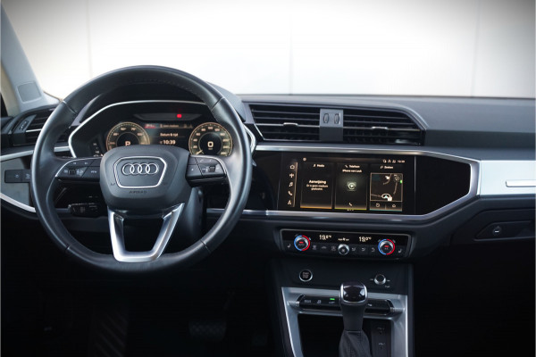 Audi Q3 45 TFSI e Advanced edition | Stoelverwarming | Adaptive Cruise Control | Navigatie | Keyless | Matrix LED | Apple Carplay | DAB | Climate Control | Parkeersensoren | SOH 93,6%