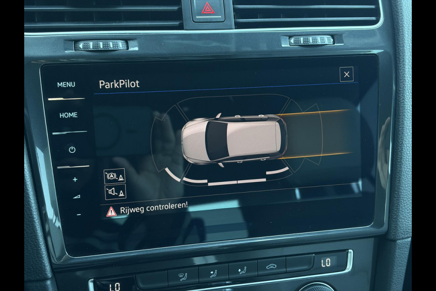 Volkswagen e-Golf e-Golf ✓SOH 88.57%✓Carplay✓Navi✓Leder✓Clima✓Cruise✓Pdc V+A✓LED✓16'' Lm velgen✓N.A.P✓Apk tot 02-2027