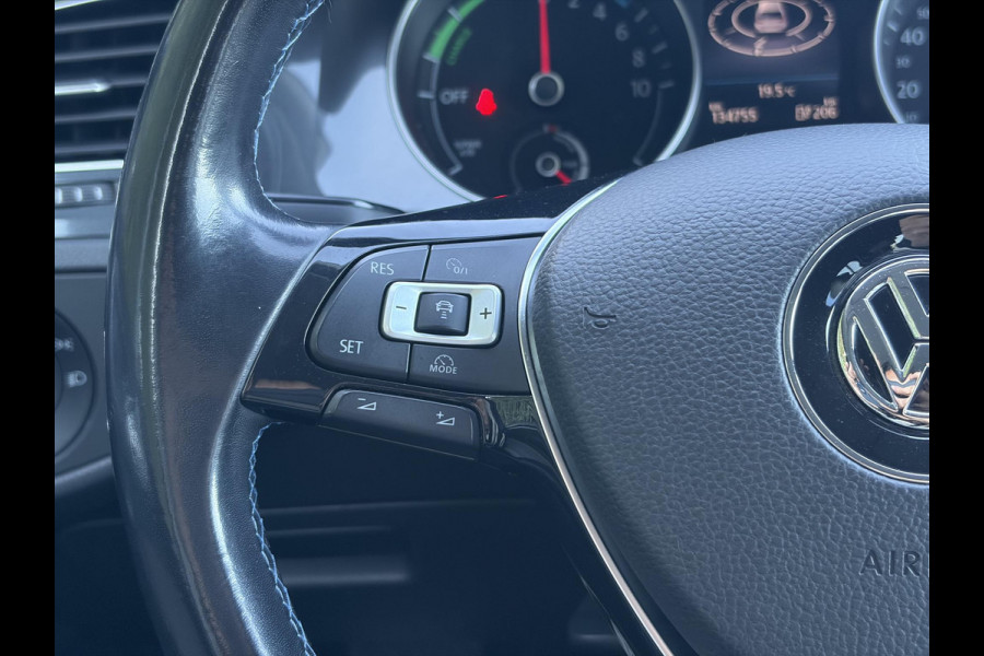 Volkswagen e-Golf e-Golf ✓SOH 88.57%✓Carplay✓Navi✓Leder✓Clima✓Cruise✓Pdc V+A✓LED✓16'' Lm velgen✓N.A.P✓Apk tot 02-2027