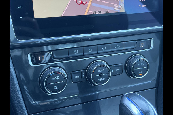 Volkswagen e-Golf e-Golf ✓SOH 88.57%✓Carplay✓Navi✓Leder✓Clima✓Cruise✓Pdc V+A✓LED✓16'' Lm velgen✓N.A.P✓Apk tot 02-2027