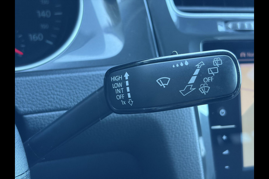 Volkswagen e-Golf e-Golf ✓SOH 88.57%✓Carplay✓Navi✓Leder✓Clima✓Cruise✓Pdc V+A✓LED✓16'' Lm velgen✓N.A.P✓Apk tot 02-2027