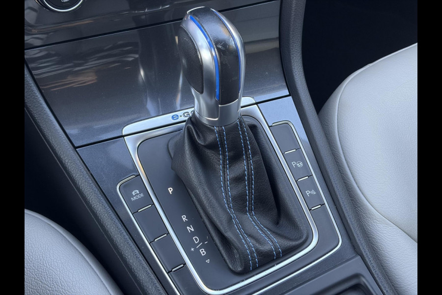 Volkswagen e-Golf e-Golf ✓SOH 88.57%✓Carplay✓Navi✓Leder✓Clima✓Cruise✓Pdc V+A✓LED✓16'' Lm velgen✓N.A.P✓Apk tot 02-2027