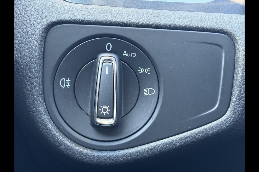 Volkswagen e-Golf e-Golf ✓SOH 88.57%✓Carplay✓Navi✓Leder✓Clima✓Cruise✓Pdc V+A✓LED✓16'' Lm velgen✓N.A.P✓Apk tot 02-2027
