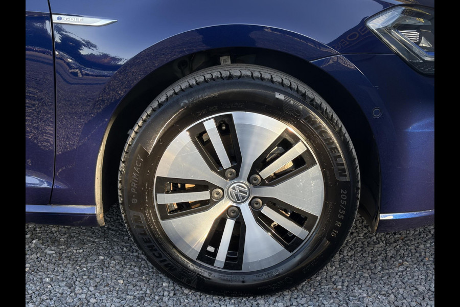 Volkswagen e-Golf e-Golf ✓SOH 88.57%✓Carplay✓Navi✓Leder✓Clima✓Cruise✓Pdc V+A✓LED✓16'' Lm velgen✓N.A.P✓Apk tot 02-2027