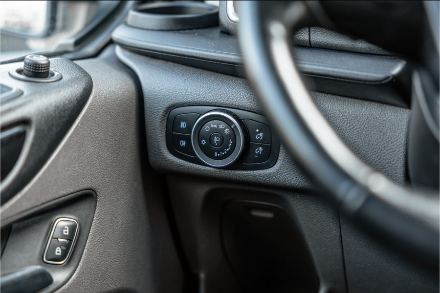 Ford Transit Custom 300 2.0 TDCI 170 PK L2H1 Limited DC | Dubbel cabine | ACC | Elek stoelen | Lederen bekleding | Navigatie | CarPlay | Camera | Trekhaak | Orig. NL auto | Nieuwe APK