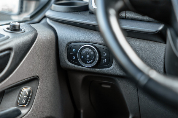 Ford Transit Custom 300 2.0 TDCI 170 PK L2H1 Limited DC | Dubbel cabine | ACC | Elek stoelen | Lederen bekleding | Navigatie | CarPlay | Camera | Trekhaak | Orig. NL auto | Nieuwe APK