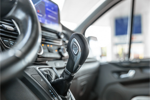Ford Transit Custom 300 2.0 TDCI 170 PK L2H1 Limited DC | Dubbel cabine | ACC | Elek stoelen | Lederen bekleding | Navigatie | CarPlay | Camera | Trekhaak | Orig. NL auto | Nieuwe APK