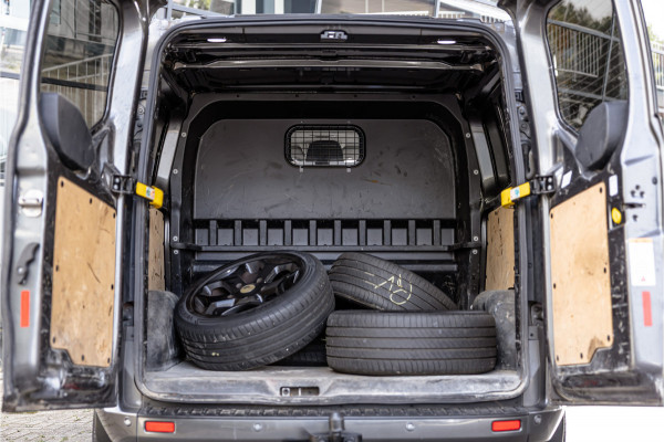 Ford Transit Custom 300 2.0 TDCI 170 PK L2H1 Limited DC | Dubbel cabine | ACC | Elek stoelen | Lederen bekleding | Navigatie | CarPlay | Camera | Trekhaak | Orig. NL auto | Nieuwe APK