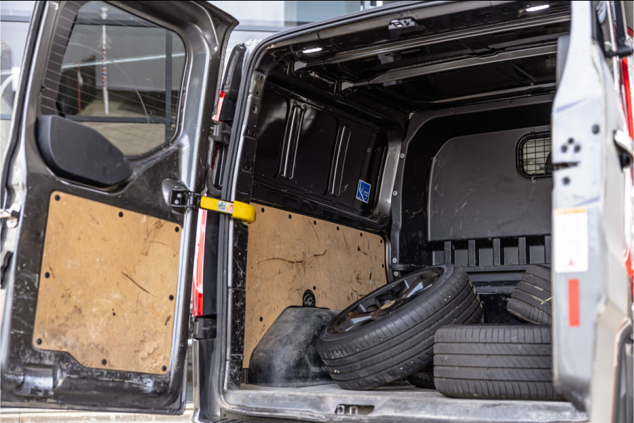 Ford Transit Custom 300 2.0 TDCI 170 PK L2H1 Limited DC | Dubbel cabine | ACC | Elek stoelen | Lederen bekleding | Navigatie | CarPlay | Camera | Trekhaak | Orig. NL auto | Nieuwe APK