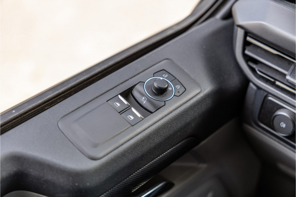 Ford Transit Custom 300 2.0 TDCI L2H1 Sport | L+R Schuifdeur | Bang & Olufsen | ACC | Blind Spot | Elek stoelen | CarPlay | Navigatie | LED | DAB | Stoelverwarming | Trekhaak | Dealer onderhouden | Verlengde fabrieksgarantie | BPM Vrij