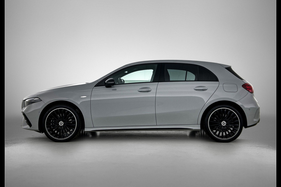 Mercedes-Benz A-Klasse 250 e AMG Plug-In Hybride AMG Line | Night Pakket | 19 Inch AMG Velgen | Parkeerpakket met achteruitrijcamera | Ledkoplampen. Inclusief 24 maanden Mercedes-Benz Certified garantie voor Europa.