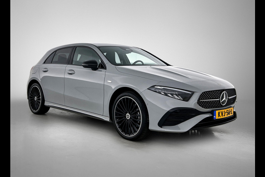 Mercedes-Benz A-Klasse 250 e AMG Plug-In Hybride AMG Line | Night Pakket | 19 Inch AMG Velgen | Parkeerpakket met achteruitrijcamera | Ledkoplampen. Inclusief 24 maanden Mercedes-Benz Certified garantie voor Europa.