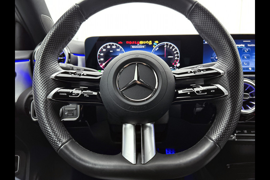 Mercedes-Benz A-Klasse 250 e AMG Plug-In Hybride AMG Line | Night Pakket | 19 Inch AMG Velgen | Parkeerpakket met achteruitrijcamera | Ledkoplampen. Inclusief 24 maanden Mercedes-Benz Certified garantie voor Europa.