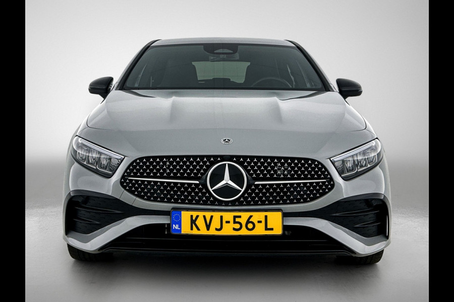 Mercedes-Benz A-Klasse 250 e AMG Plug-In Hybride AMG Line | Night Pakket | 19 Inch AMG Velgen | Parkeerpakket met achteruitrijcamera | Ledkoplampen. Inclusief 24 maanden Mercedes-Benz Certified garantie voor Europa.