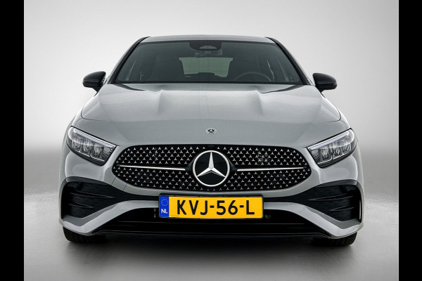 Mercedes-Benz A-Klasse 250 e AMG Plug-In Hybride AMG Line | Night Pakket | 19 Inch AMG Velgen | Parkeerpakket met achteruitrijcamera | Ledkoplampen. Inclusief 24 maanden Mercedes-Benz Certified garantie voor Europa.