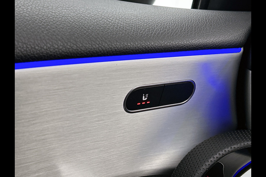 Mercedes-Benz A-Klasse 250 e AMG Plug-In Hybride AMG Line | Night Pakket | 19 Inch AMG Velgen | Parkeerpakket met achteruitrijcamera | Ledkoplampen. Inclusief 24 maanden Mercedes-Benz Certified garantie voor Europa.